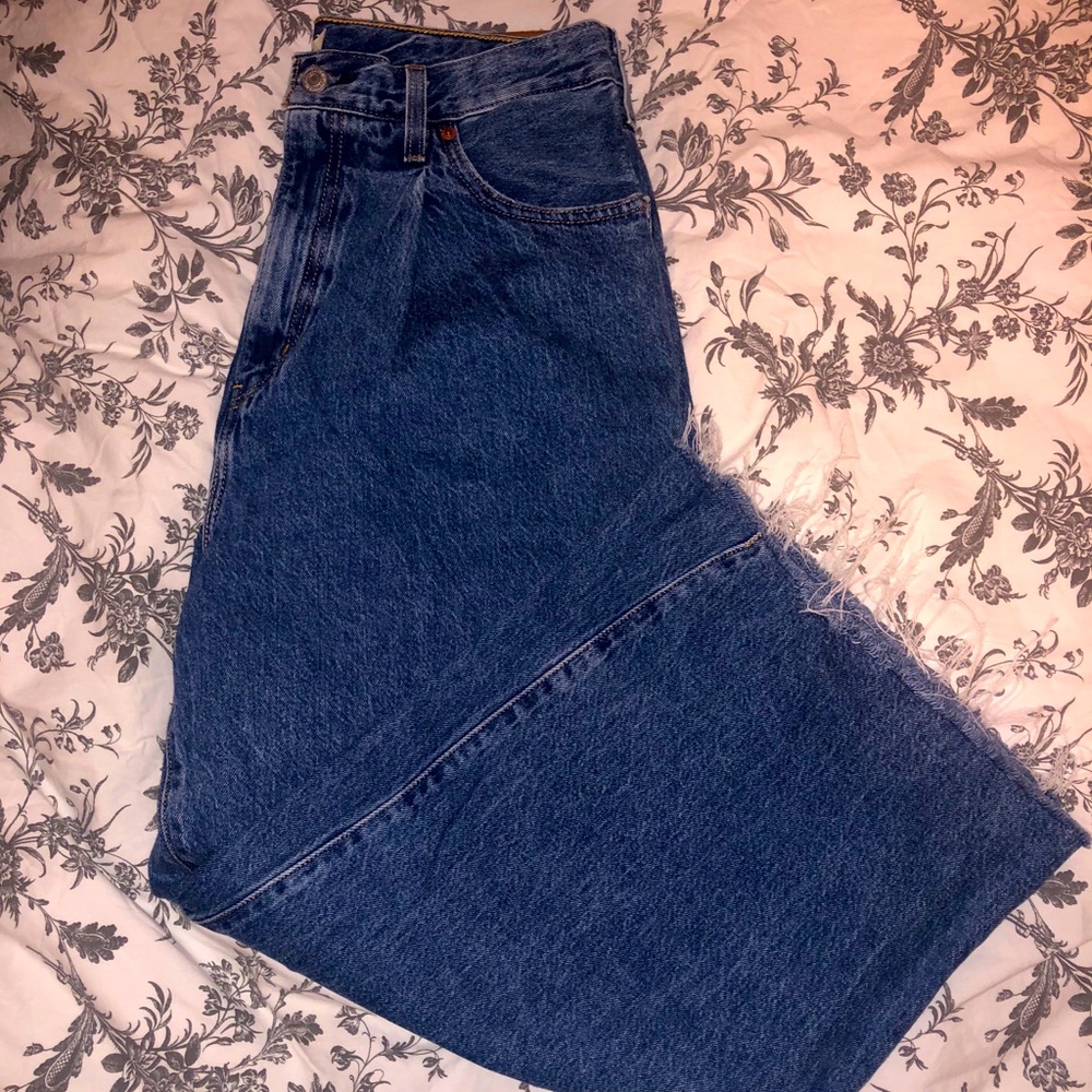 Levi Wide Leg High Rise RibCage Pleated Crop Jean